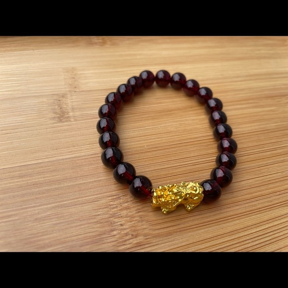 Red Garnet Stone Pixiu Wealth Bracelet - Picture 6 of 6